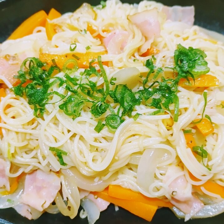 ベーコンと野菜の素麺チャンプルー